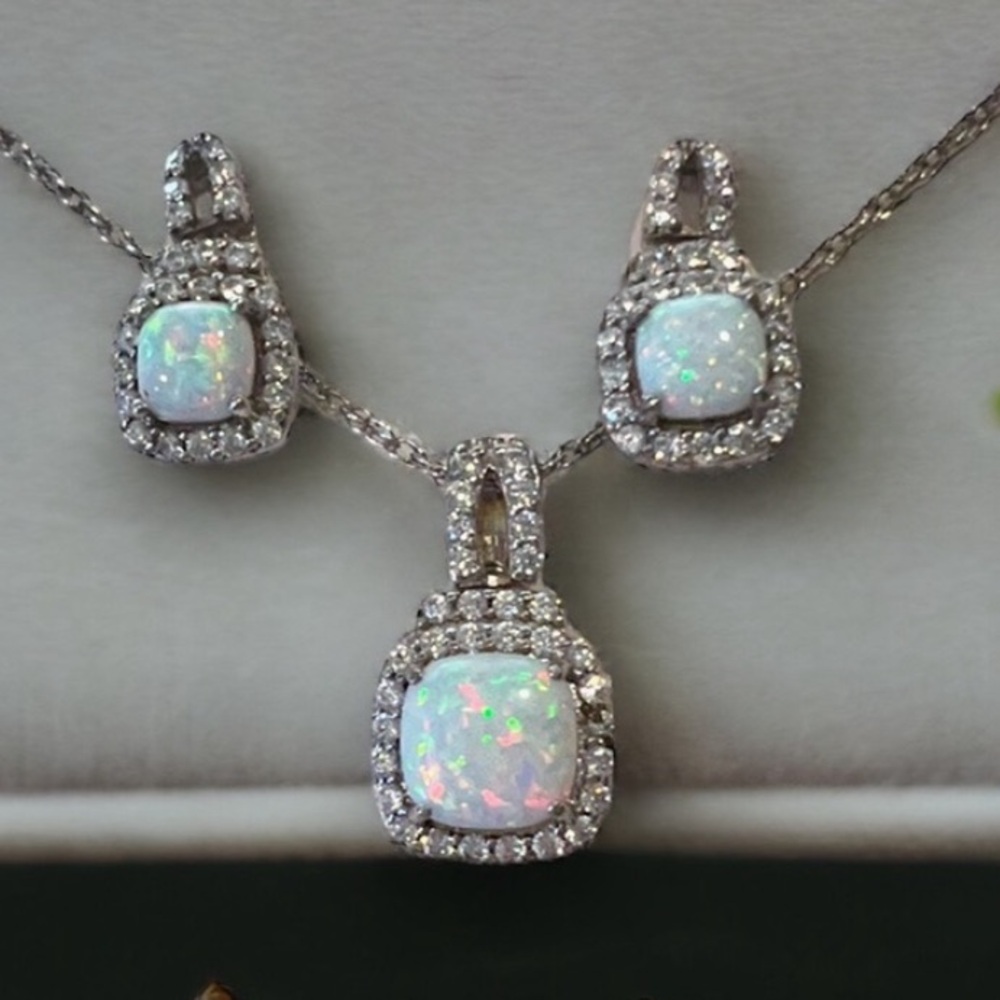 Beautiful Opal Matching Set 925 Sterling Silver Size 7 Ring, necklace, earrings!